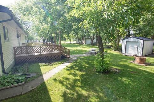 129 Mcintosh St, Lac Du Bonnet, MB - Outdoor With Deck Patio Veranda