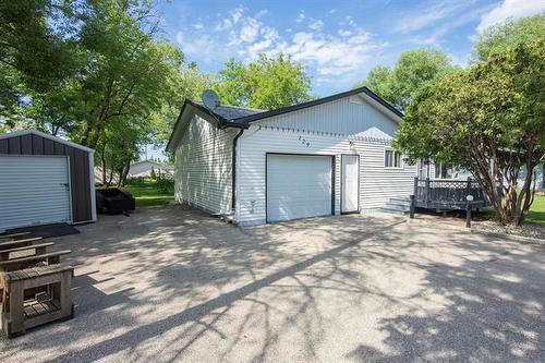 129 Mcintosh St, Lac Du Bonnet, MB - Outdoor With Exterior