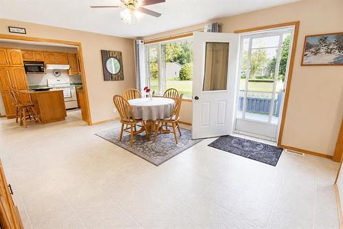 129 Mcintosh St, Lac Du Bonnet, MB - Indoor Photo Showing Dining Room
