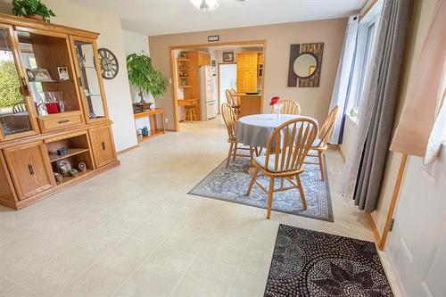 129 Mcintosh St, Lac Du Bonnet, MB - Indoor Photo Showing Dining Room