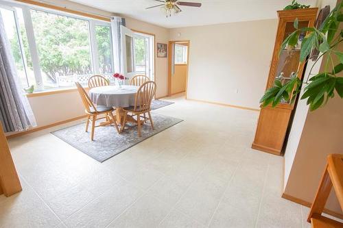 129 Mcintosh St, Lac Du Bonnet, MB - Indoor Photo Showing Dining Room