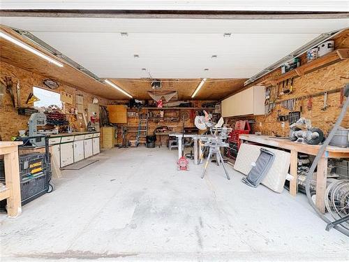 136 Newman Ave, Winnipeg, MB - Indoor Photo Showing Garage