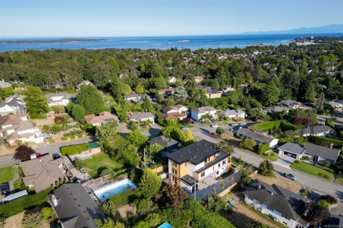 #1-3080 Oakdowne Rd, Oak Bay, BC 
