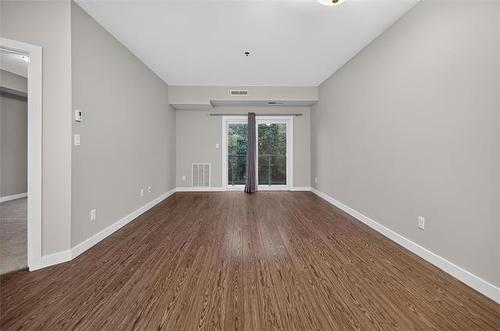 303-25 Van Hull Way, Winnipeg, MB - Indoor Photo Showing Other Room