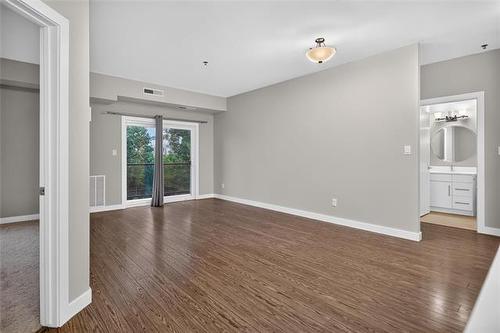 303-25 Van Hull Way, Winnipeg, MB - Indoor Photo Showing Other Room