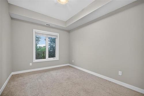 303-25 Van Hull Way, Winnipeg, MB - Indoor Photo Showing Other Room