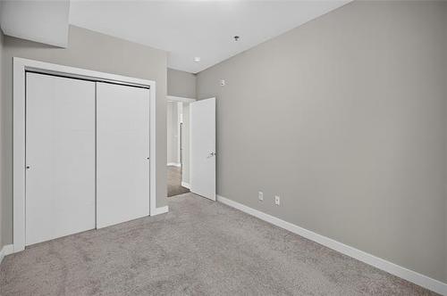 303-25 Van Hull Way, Winnipeg, MB - Indoor Photo Showing Other Room