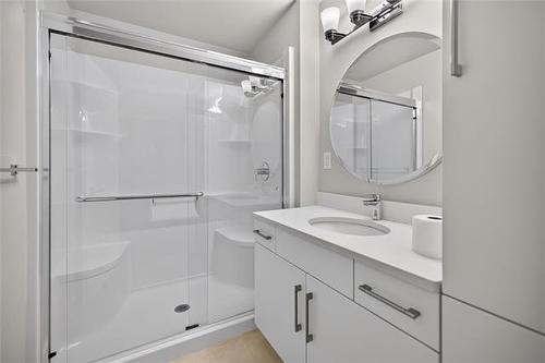 303-25 Van Hull Way, Winnipeg, MB - Indoor Photo Showing Bathroom