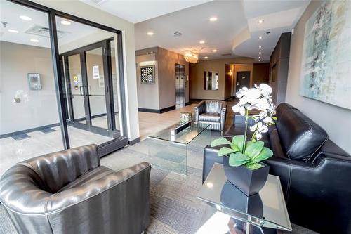 303-25 Van Hull Way, Winnipeg, MB - Indoor