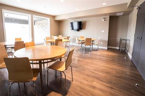 303-25 Van Hull Way, Winnipeg, MB - Indoor Photo Showing Dining Room