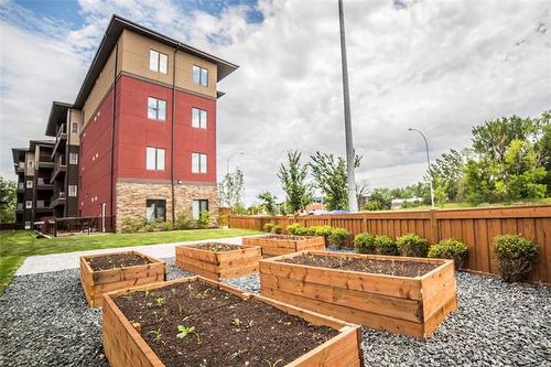 303-25 Van Hull Way, Winnipeg, MB - Outdoor