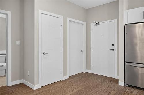 303-25 Van Hull Way, Winnipeg, MB - Indoor Photo Showing Other Room