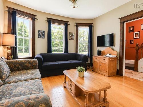 476 Trenton Road, New Glasgow, NS - Indoor Photo Showing Living Room