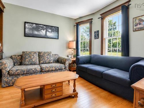 476 Trenton Road, New Glasgow, NS - Indoor Photo Showing Living Room