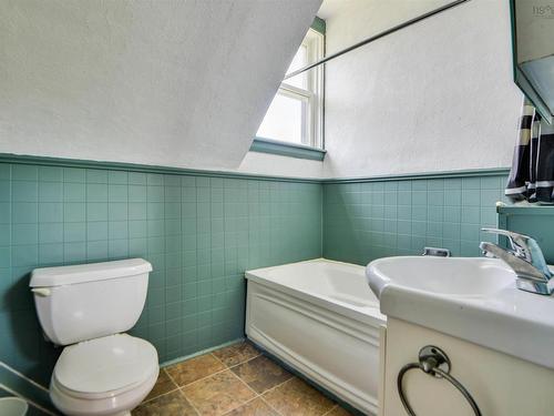 476 Trenton Road, New Glasgow, NS - Indoor Photo Showing Bathroom