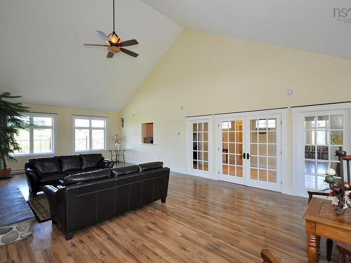 202 Sailors Trail, Eastern Passage, NS - Indoor Photo Showing Living Room