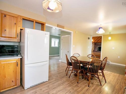 8 Allison Avenue, Amherst, NS - Indoor Photo Showing Dining Room
