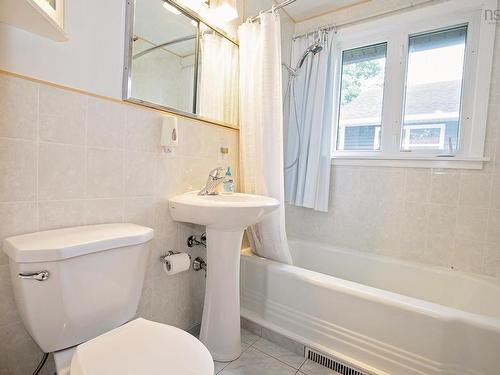 8 Allison Avenue, Amherst, NS - Indoor Photo Showing Bathroom