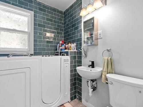 3636 Lynch, Halifax Peninsula, NS - Indoor Photo Showing Bathroom
