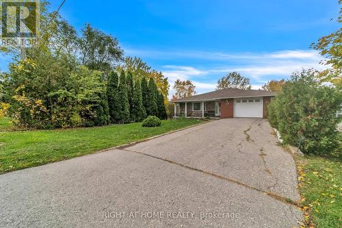 22 HAMILTON DRIVE  Newmarket, ON L3Y 3E8