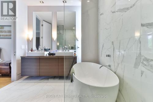 18 Mitchell Avenue, Toronto, ON - Indoor Photo Showing Bathroom