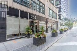 705 - 263 WELLINGTON STREET W Toronto, ON M5V 3P9
