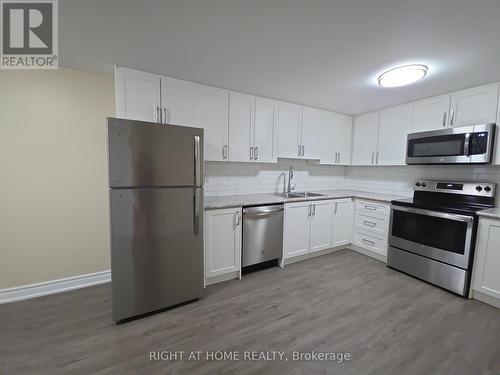 162 Hanmer Street E, Barrie, ON - Indoor Photo Showing Kitchen