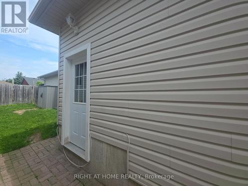 BASEMENT ENTRANCE - 162 Hanmer Street E, Barrie, ON - Outdoor