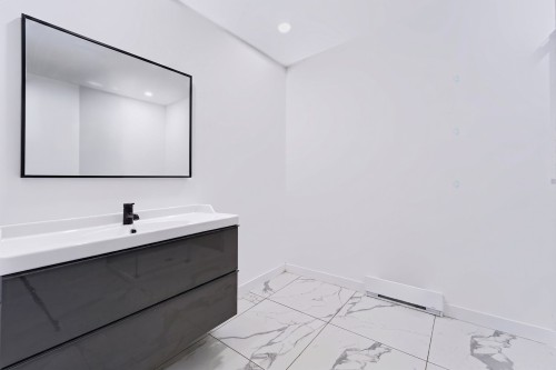 Salle de bains - 12 Rue Pierre, Saint-Lin/Laurentides, QC - Indoor Photo Showing Bathroom