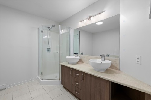 Salle d'eau - 3-555 Av. Forest, Pincourt, QC - Indoor Photo Showing Bathroom
