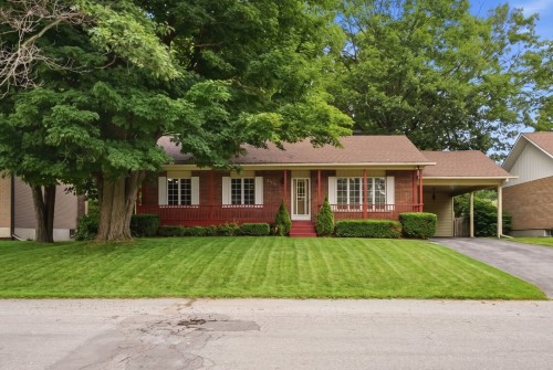 208 Rue François-Thériault  Gatineau (Buckingham), QC J8L 3M1