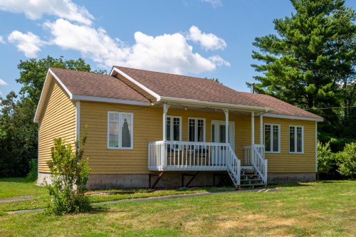 1186 2e Rue  Saint-Blaise-Sur-Richelieu, QC J0J 1W0