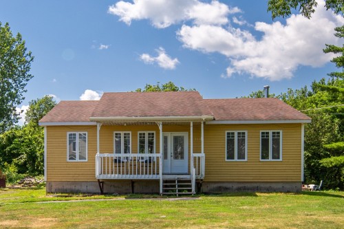 Façade - 1186 2E Rue, Saint-Blaise-Sur-Richelieu, QC - Outdoor With Deck Patio Veranda