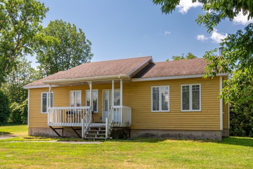 Façade - 1186 2E Rue, Saint-Blaise-Sur-Richelieu, QC - Outdoor With Deck Patio Veranda