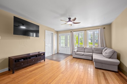 Salon - 1186 2E Rue, Saint-Blaise-Sur-Richelieu, QC - Indoor Photo Showing Living Room