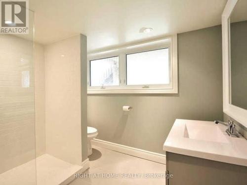 15 Pioneer Drive, Mississauga, ON - Indoor Photo Showing Bathroom