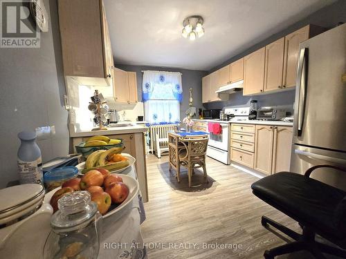 1088 King Street E, Hamilton, ON - Indoor Photo Showing Kitchen