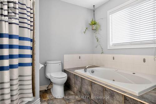 5956 Rayshaw Crescent, Mississauga, ON - Indoor Photo Showing Bathroom