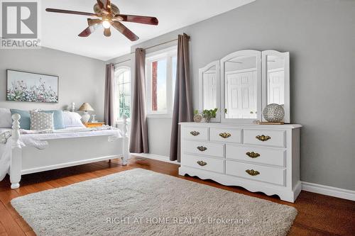 5956 Rayshaw Crescent, Mississauga, ON - Indoor Photo Showing Bedroom