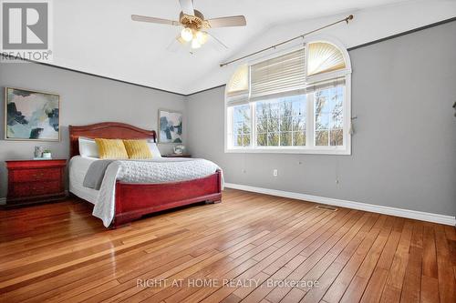 5956 Rayshaw Crescent, Mississauga, ON - Indoor Photo Showing Bedroom