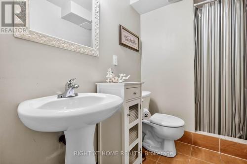 5956 Rayshaw Crescent, Mississauga, ON - Indoor Photo Showing Bathroom