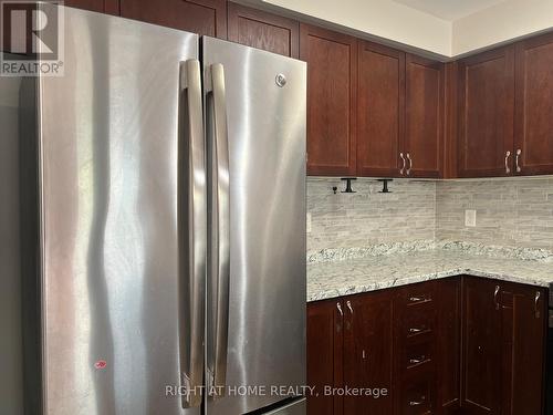 39 Golden Iris Crescent, Hamilton, ON - Indoor Photo Showing Kitchen