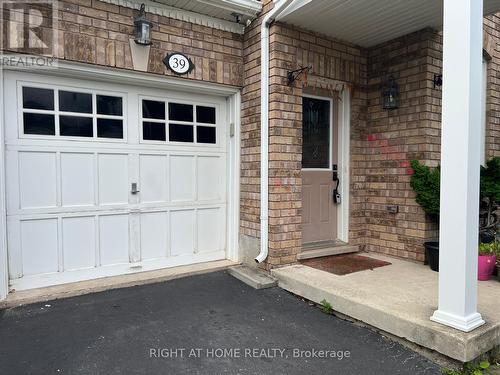 39 Golden Iris Crescent, Hamilton, ON - Outdoor