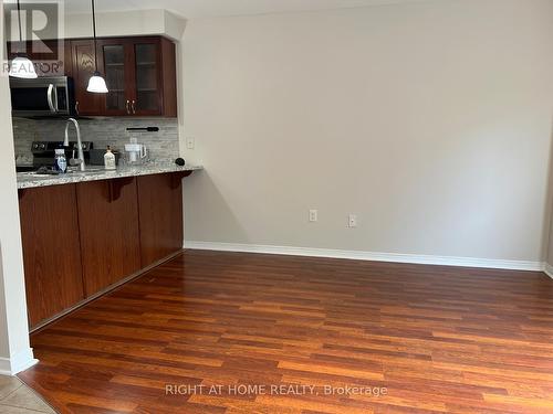 39 Golden Iris Crescent, Hamilton, ON - Indoor Photo Showing Kitchen
