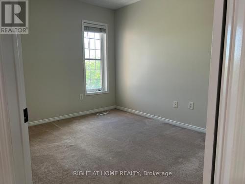 39 Golden Iris Crescent, Hamilton, ON - Indoor Photo Showing Other Room