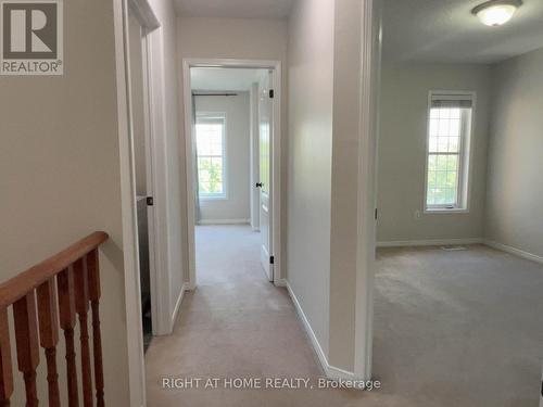 39 Golden Iris Crescent, Hamilton, ON - Indoor Photo Showing Other Room
