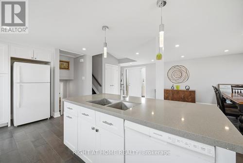 5885 7Th Line, New Tecumseth, ON - Indoor Photo Showing Kitchen With Double Sink