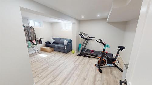 904 9Th Street, Cranbrook, BC - Indoor Photo Showing Gym Room