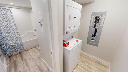 904 9Th Street, Cranbrook, BC - Indoor Photo Showing Laundry Room