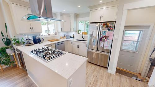 904 9Th Street, Cranbrook, BC - Indoor Photo Showing Kitchen